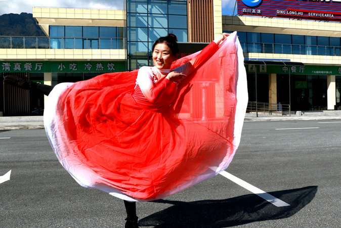 以舞為賀，慶祝北新路橋集團上市15周年